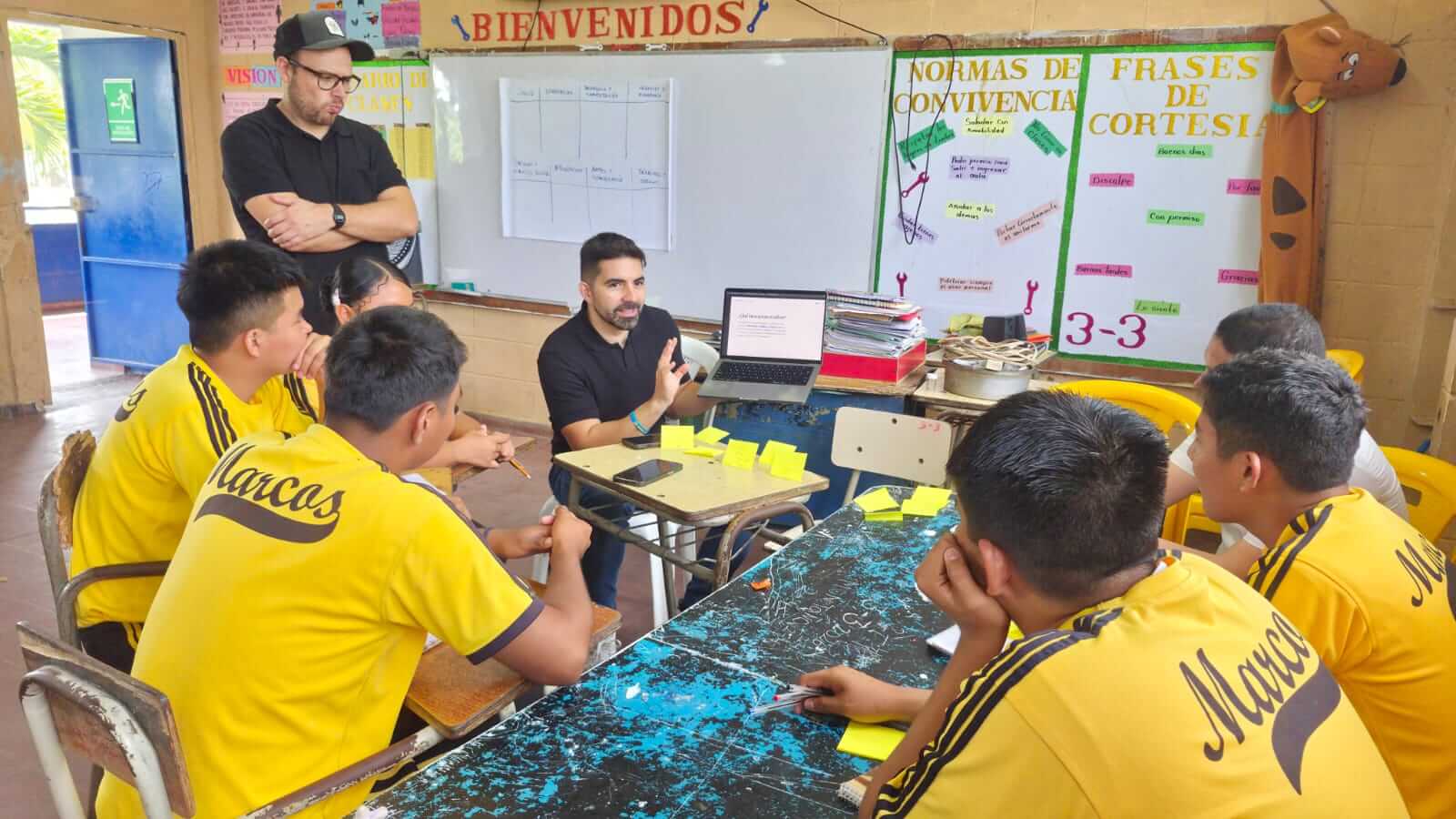 Sesión en el Complejo Educativo Marcos Gómez Núñez, centro rural